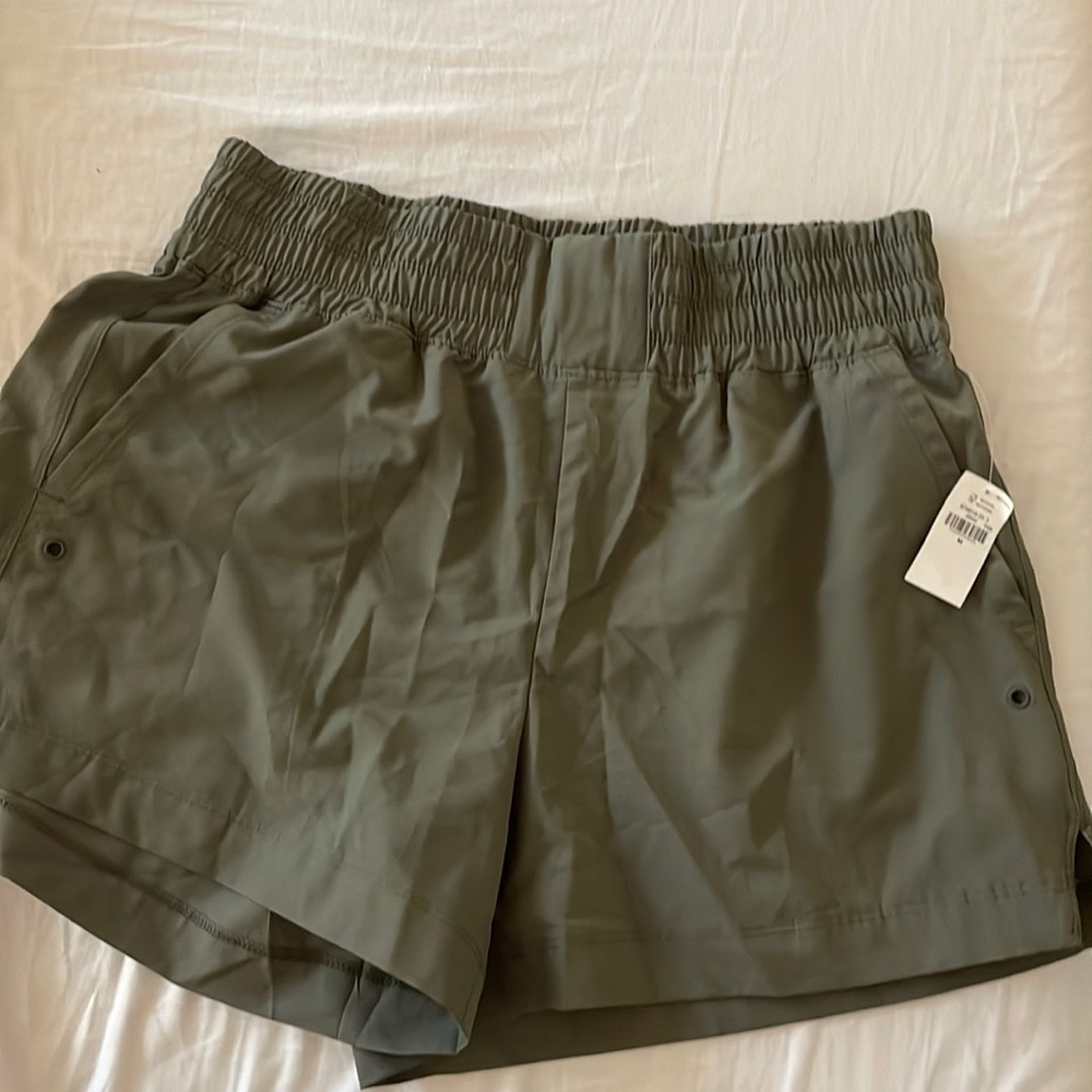 Olive high-waisted Old Navy shorts NWT